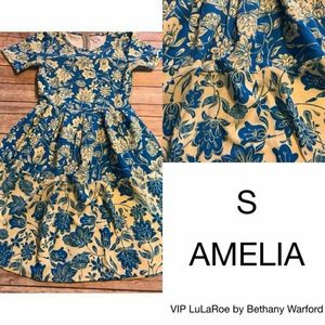 Small Amelia LuLaRoe new with tags